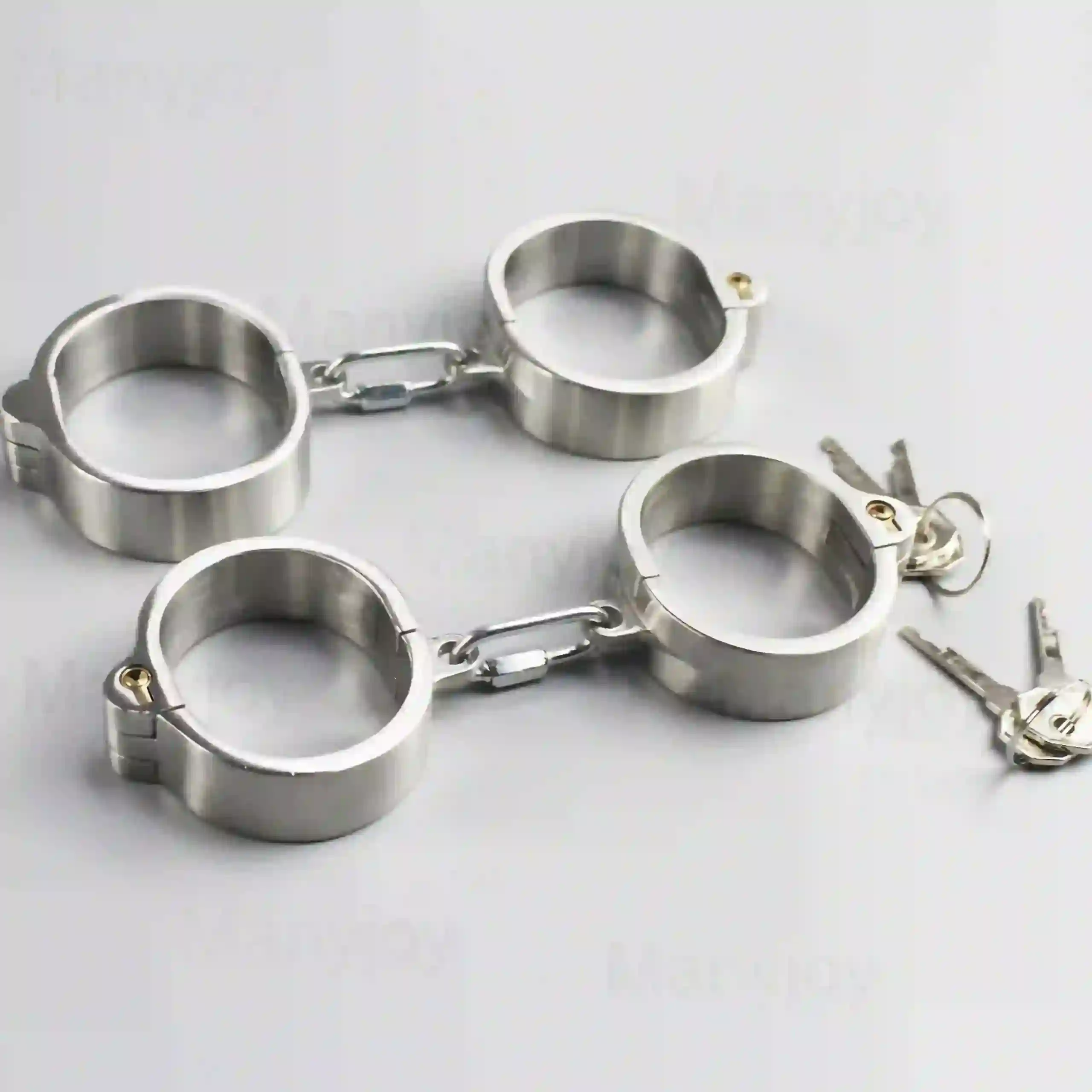 accesorio bdsm plateado y resistente