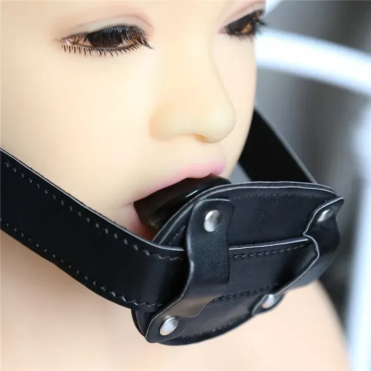 capucha cuero pu negra con gag corto