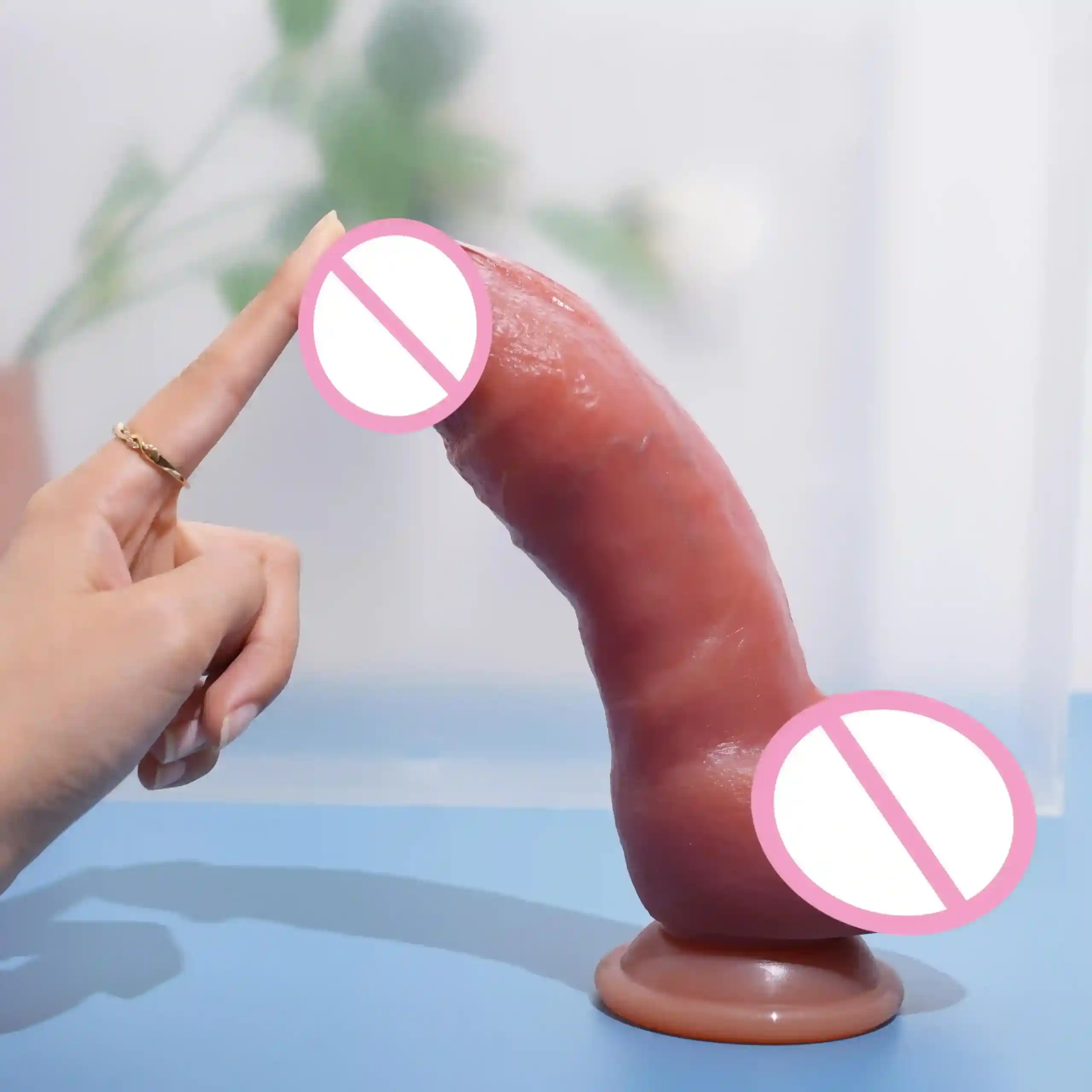 dildo marron realista con ventosa fuerte