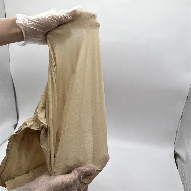 traje de cuerpo completo con capucha desmontable